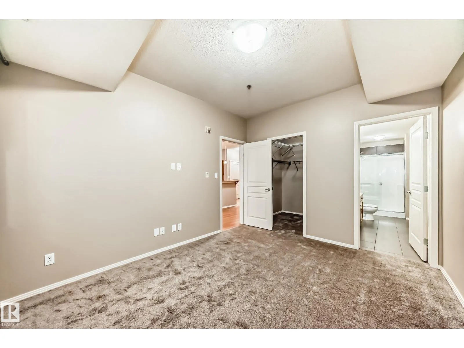 #152 4827 104A ST NW