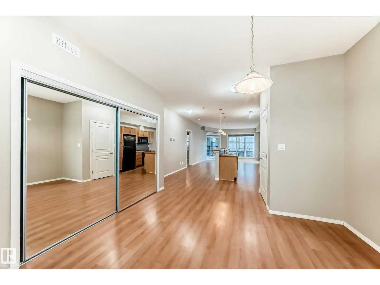 #152 4827 104A ST NW