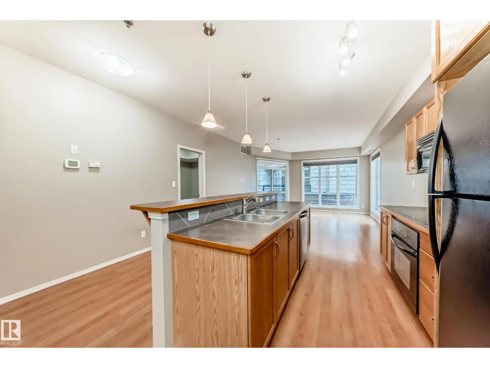 #152 4827 104A ST NW