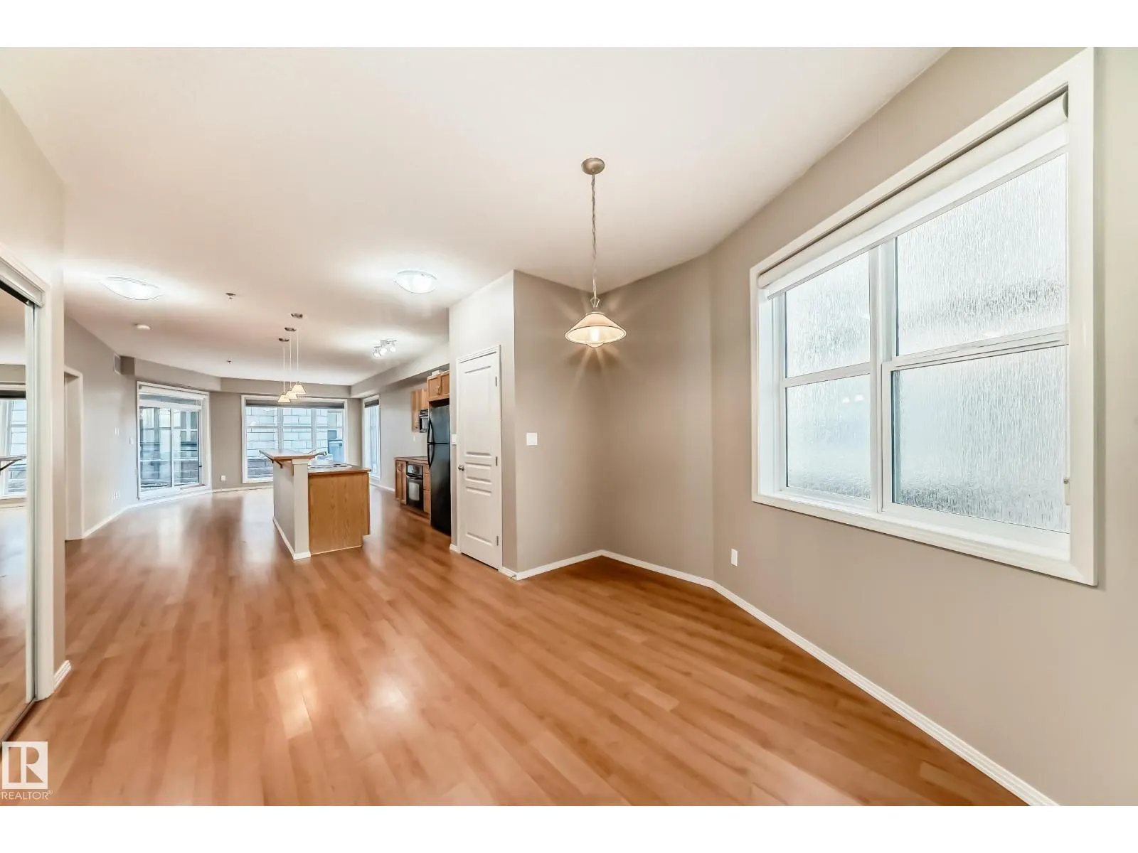 #152 4827 104A ST NW