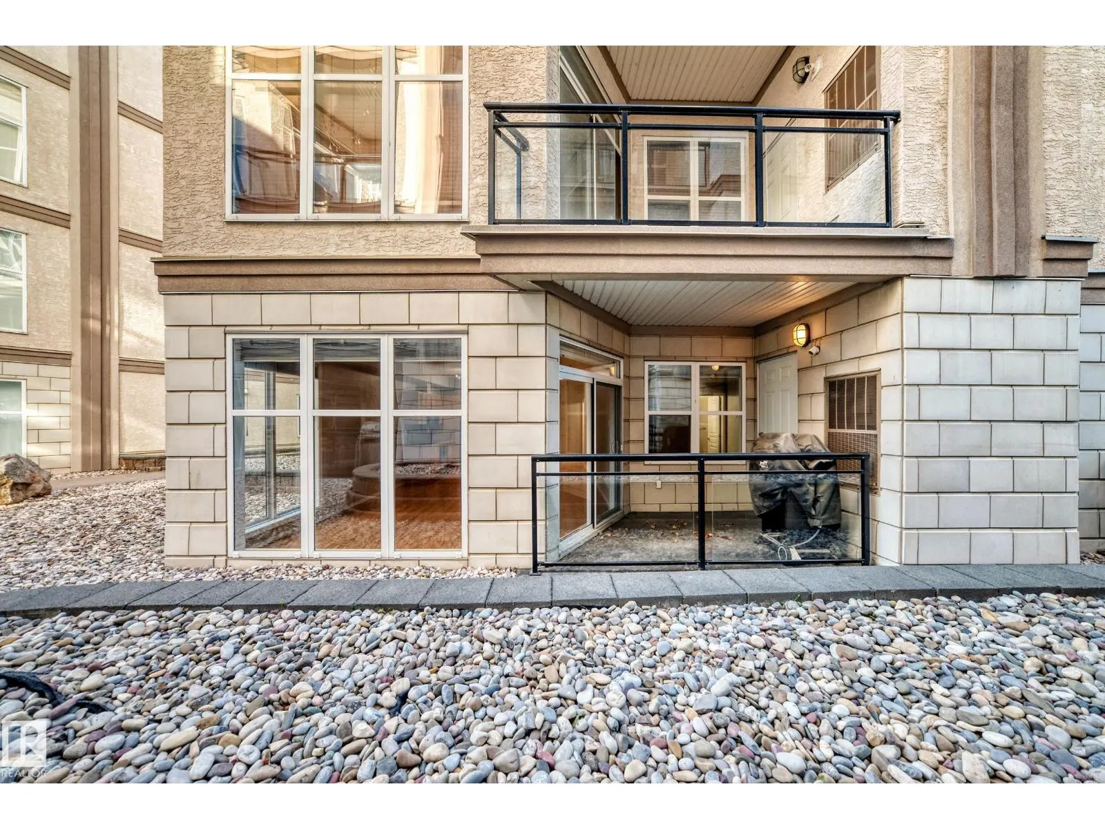 #152 4827 104A ST NW