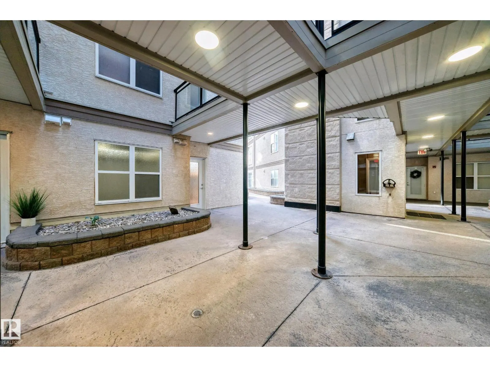 #152 4827 104A ST NW