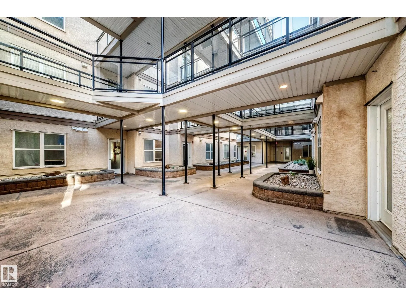 #152 4827 104A ST NW