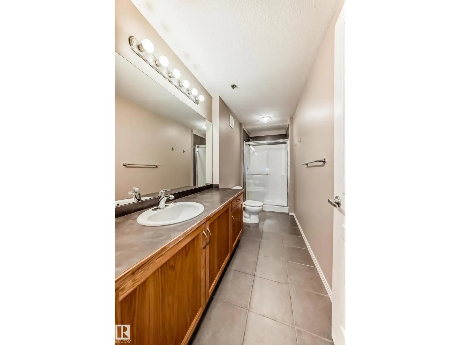 #152 4827 104A ST NW