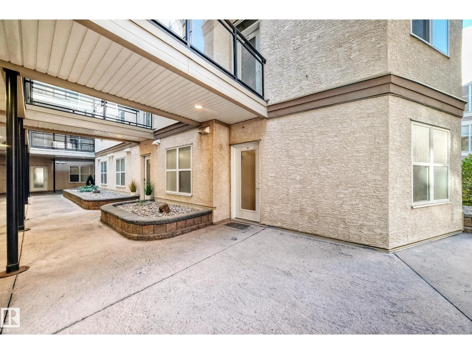 #152 4827 104A ST NW