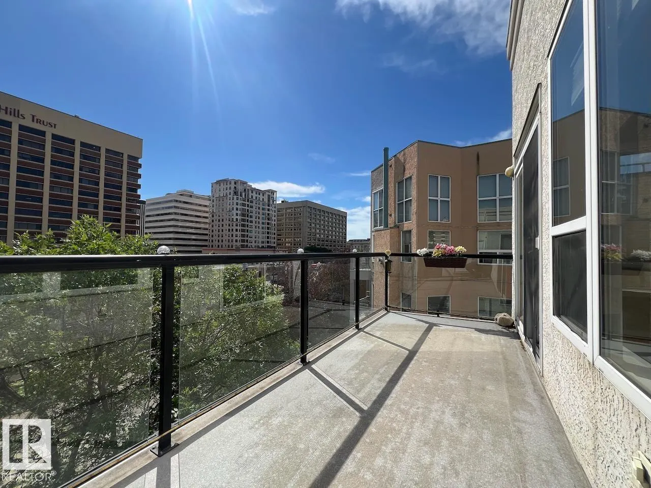 #532 10023 110 ST NW