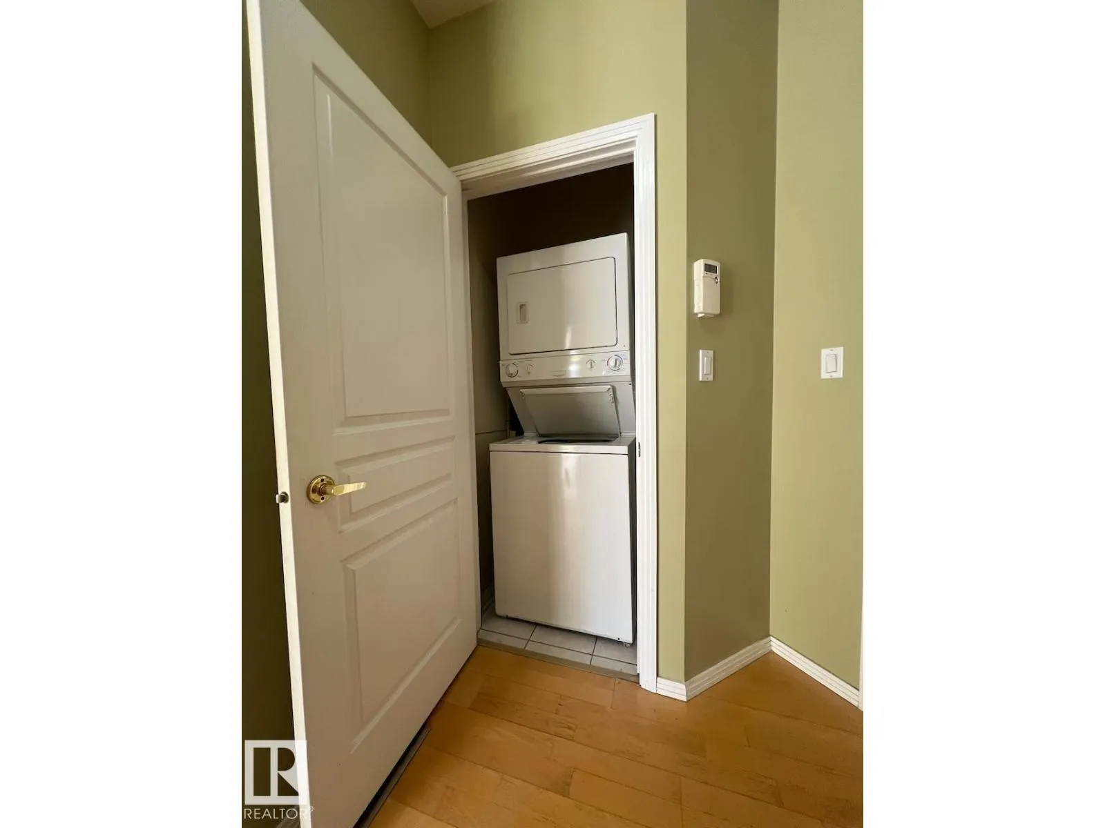 #532 10023 110 ST NW