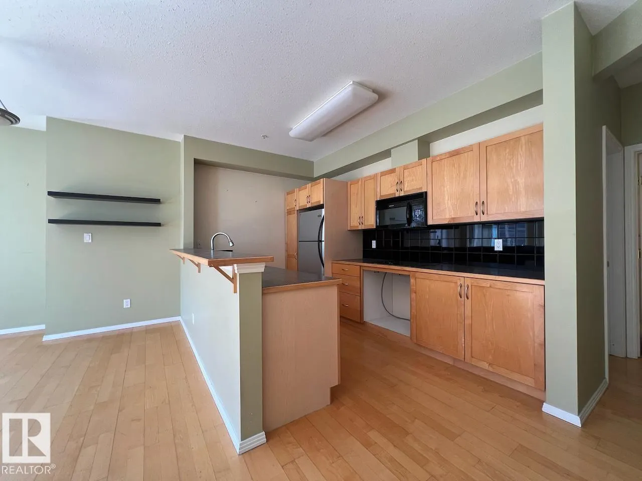 #532 10023 110 ST NW