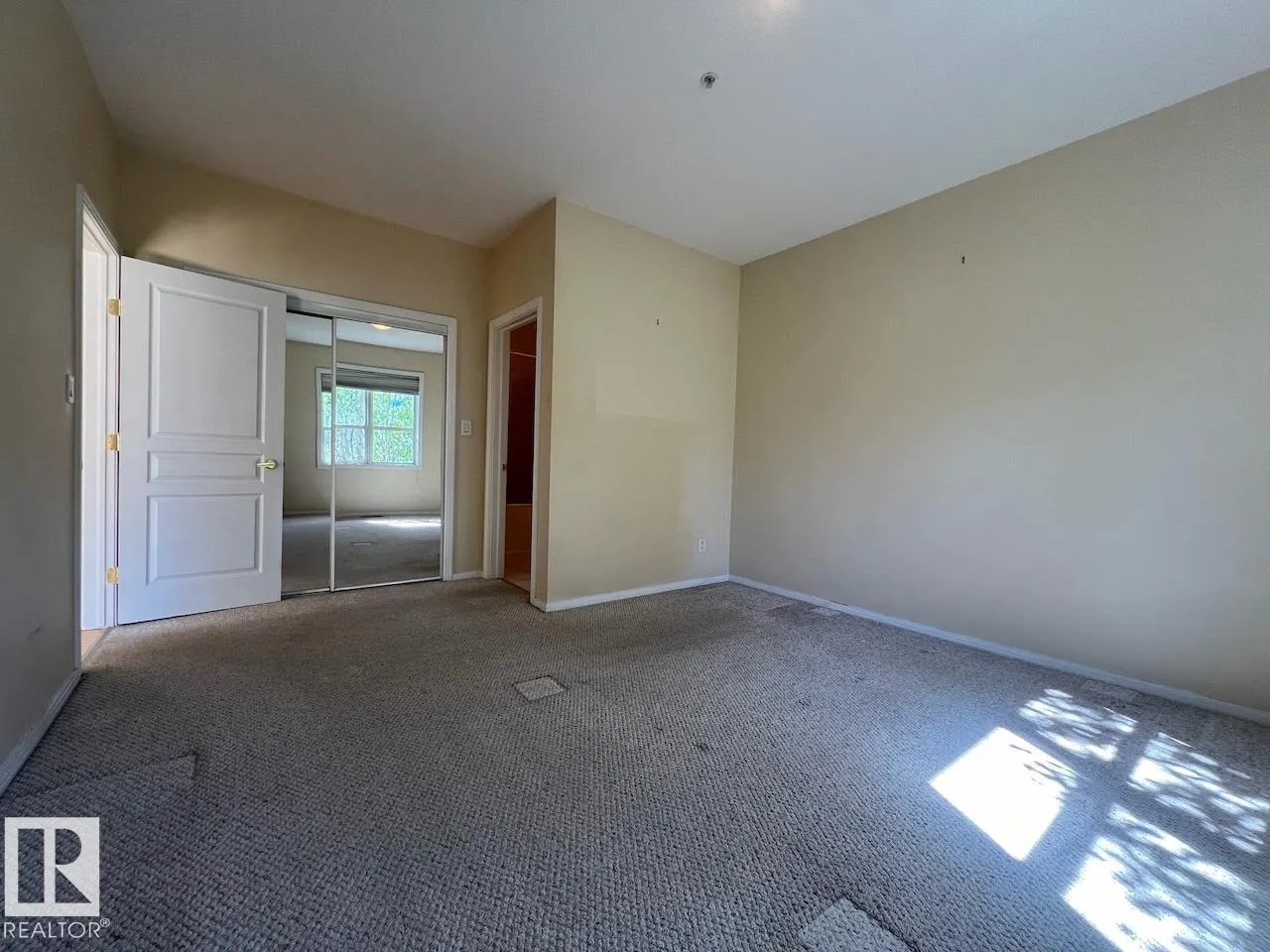 #532 10023 110 ST NW