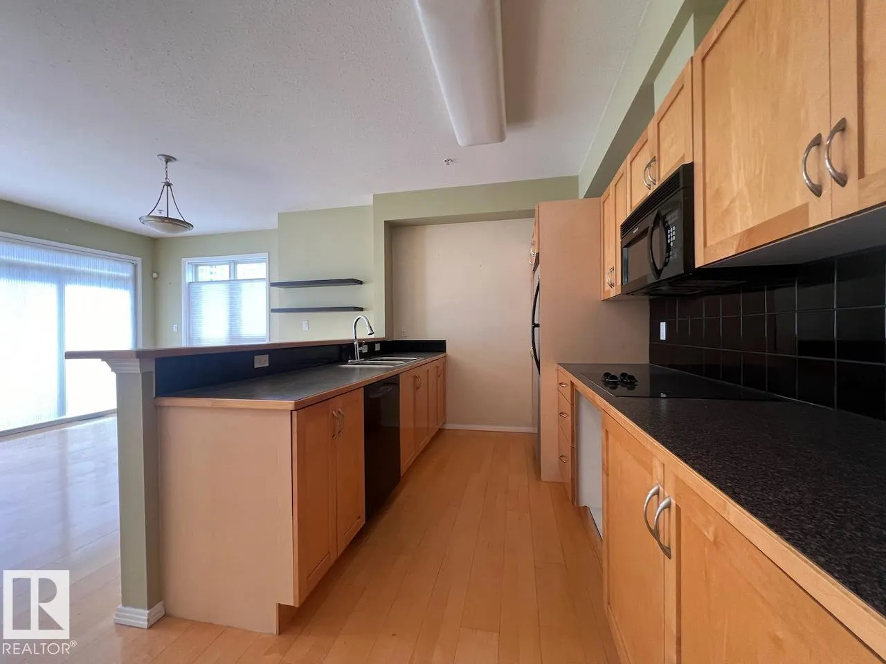 #532 10023 110 ST NW