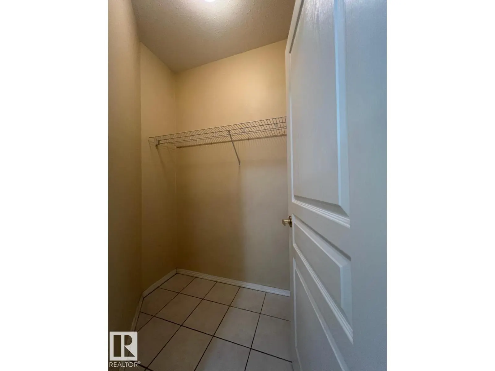 #532 10023 110 ST NW