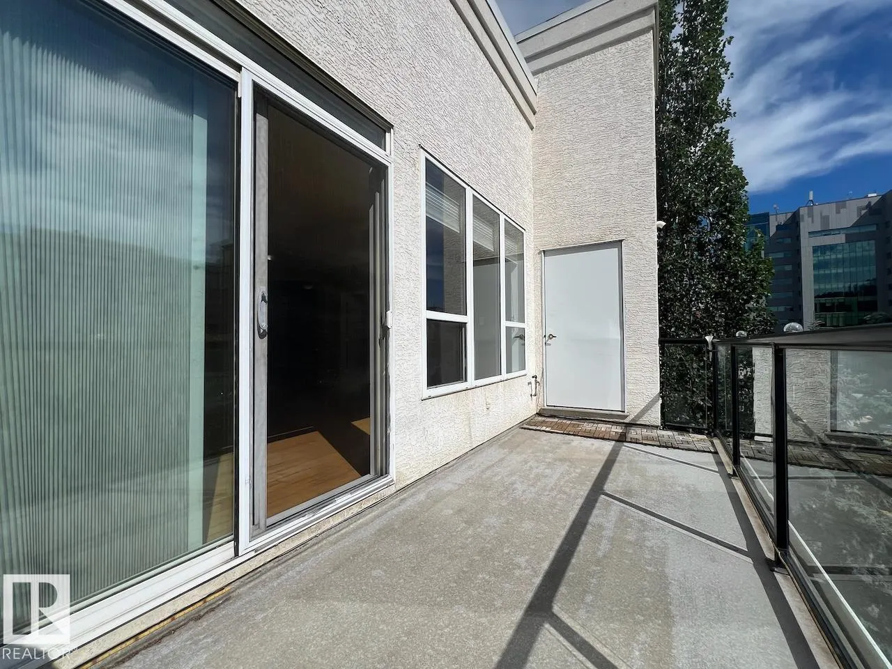 #532 10023 110 ST NW