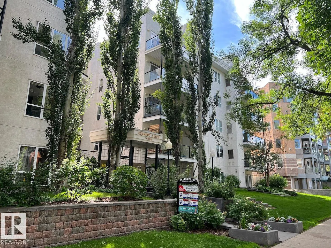 #532 10023 110 ST NW