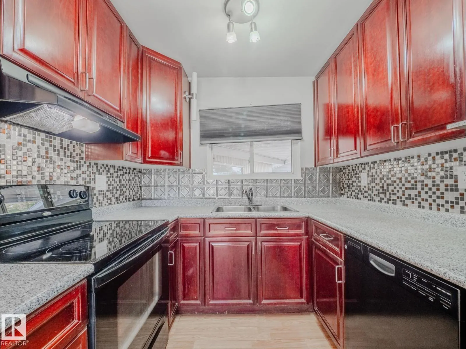 8111 159 ST NW