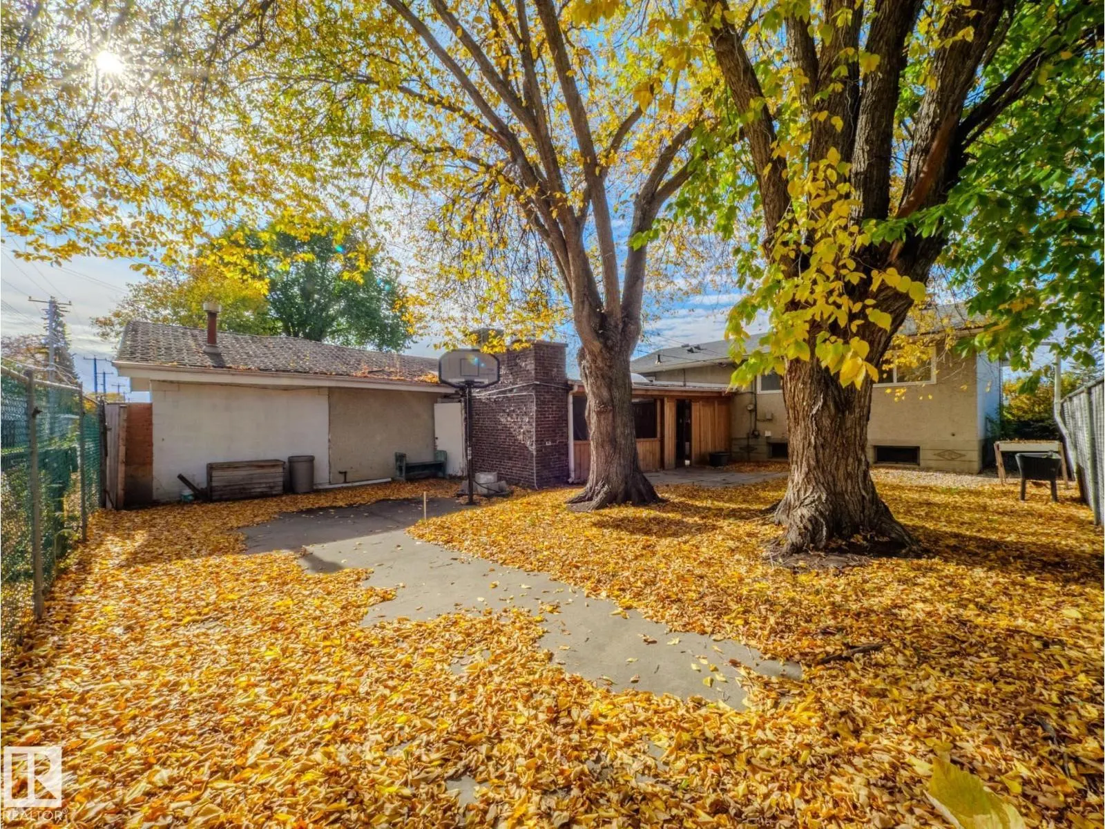 8111 159 ST NW