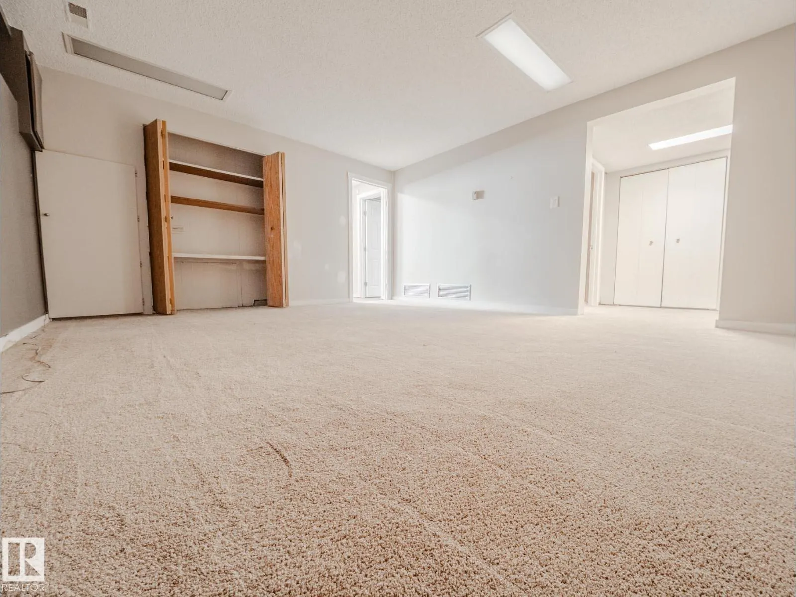 8111 159 ST NW