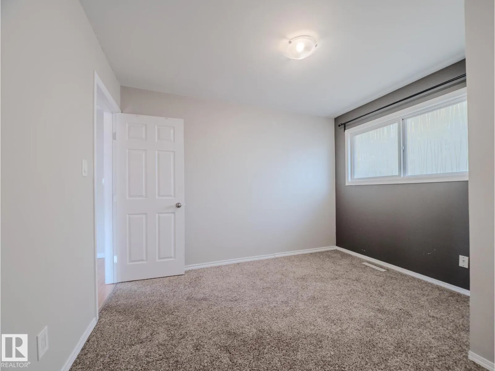 8111 159 ST NW