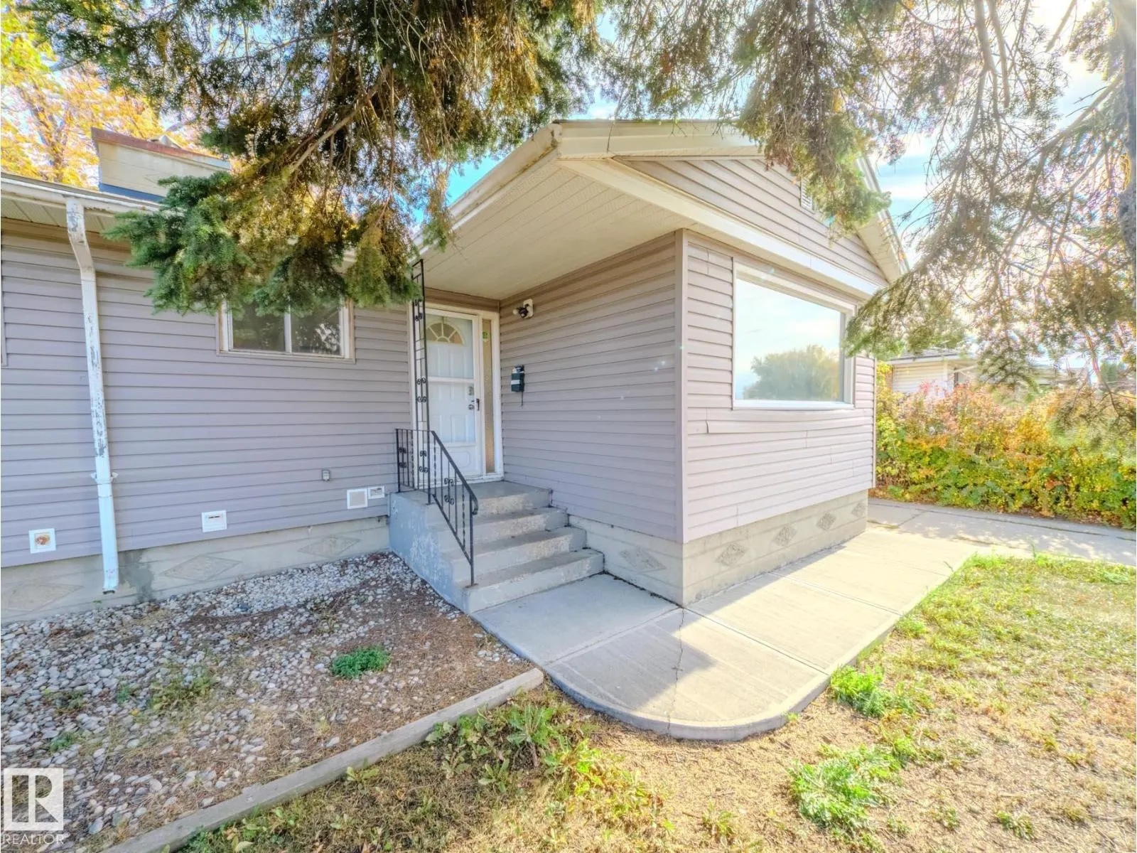 8111 159 ST NW
