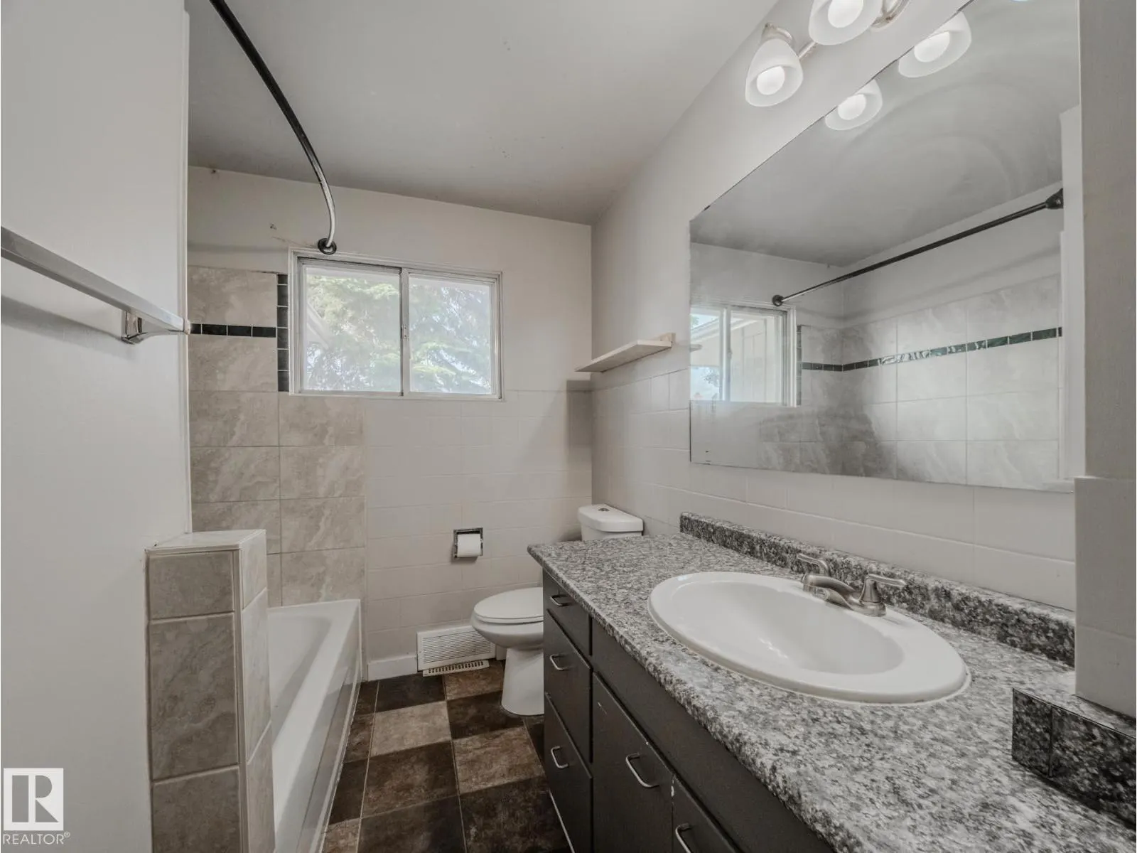 8111 159 ST NW
