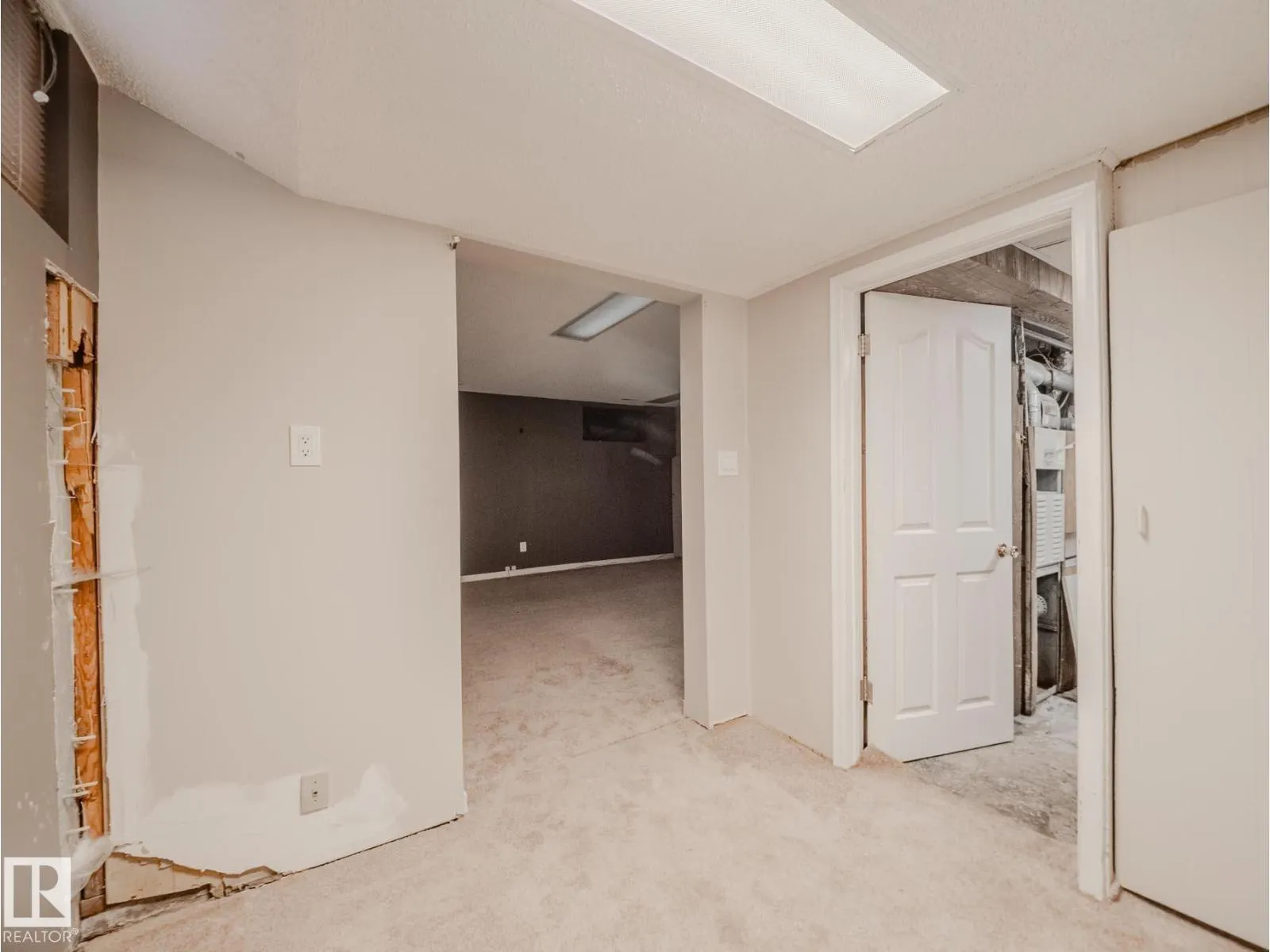 8111 159 ST NW