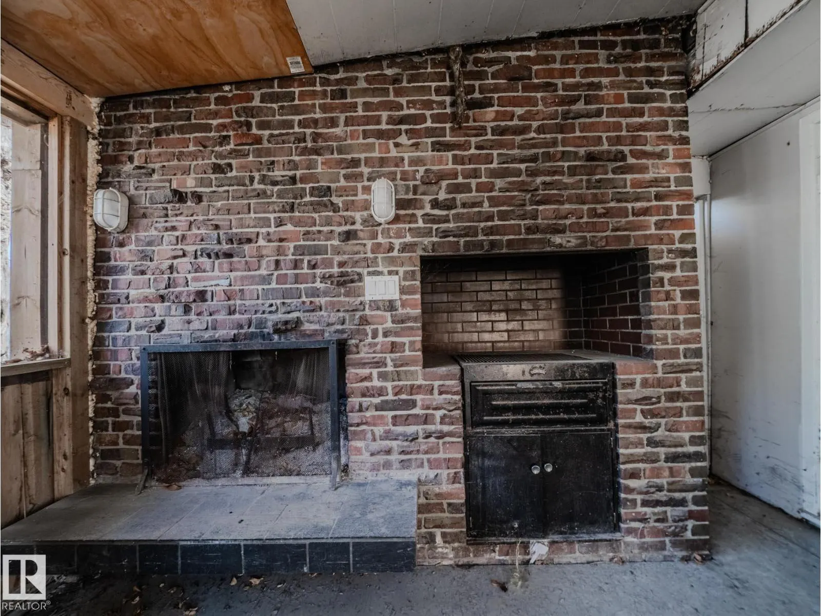 8111 159 ST NW