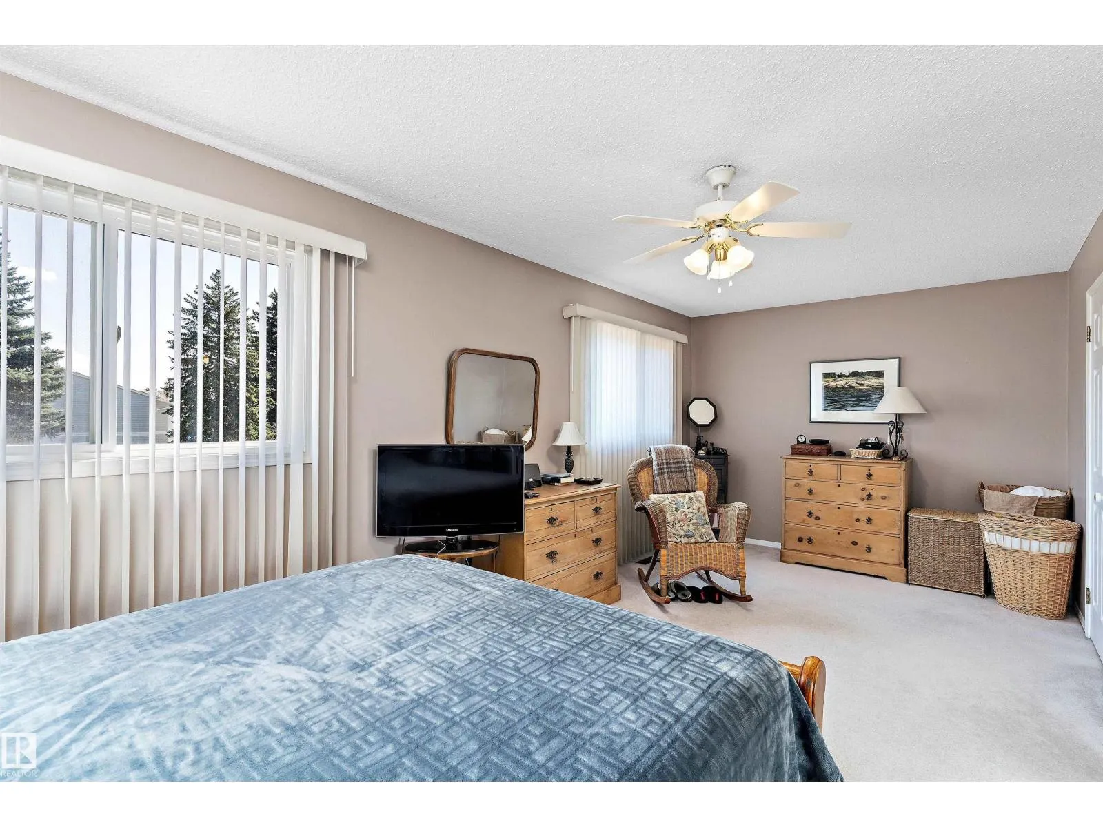 3112 109 ST NW
