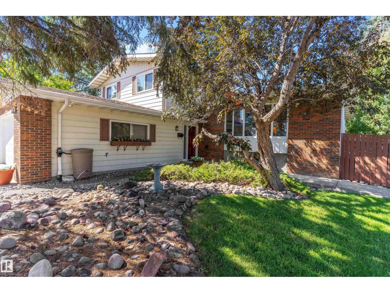 3112 109 ST NW