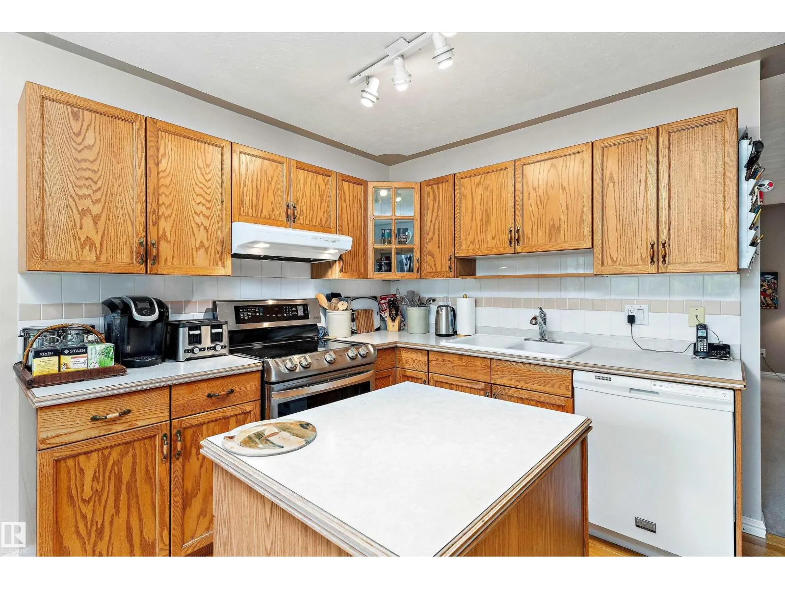 3112 109 ST NW