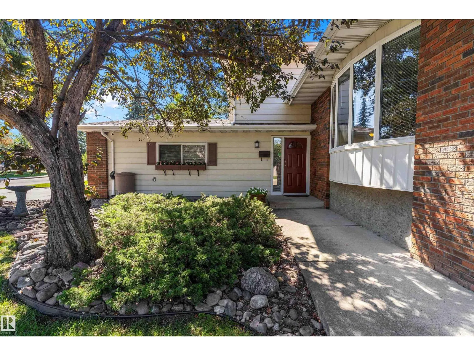 3112 109 ST NW