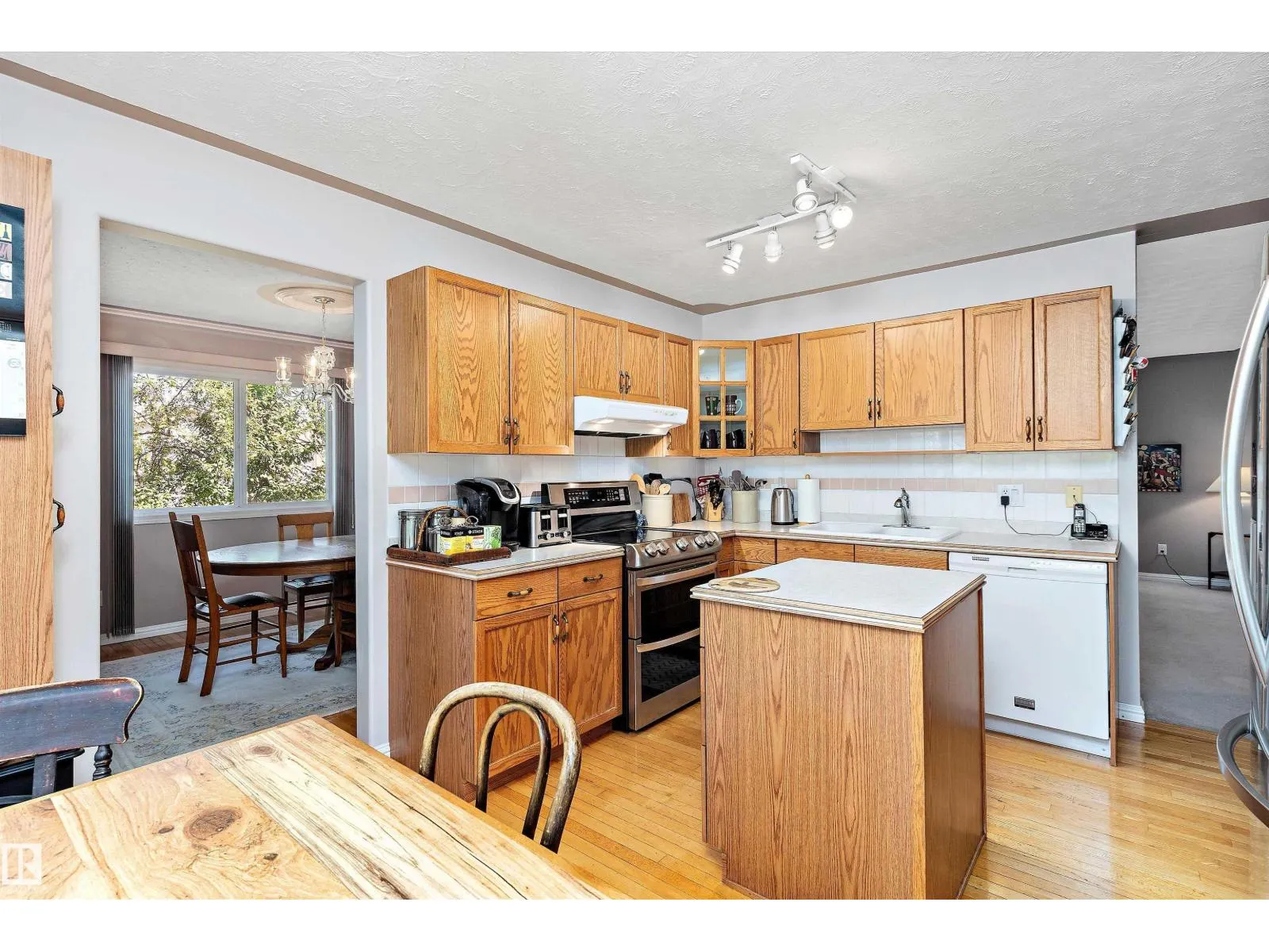 3112 109 ST NW