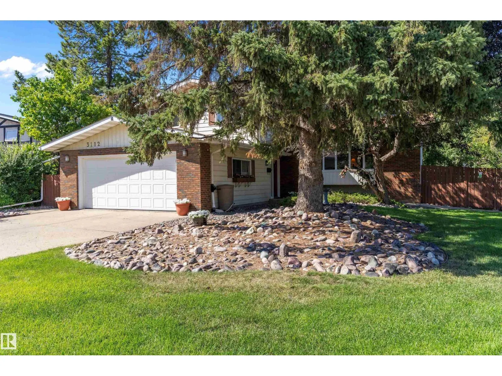3112 109 ST NW