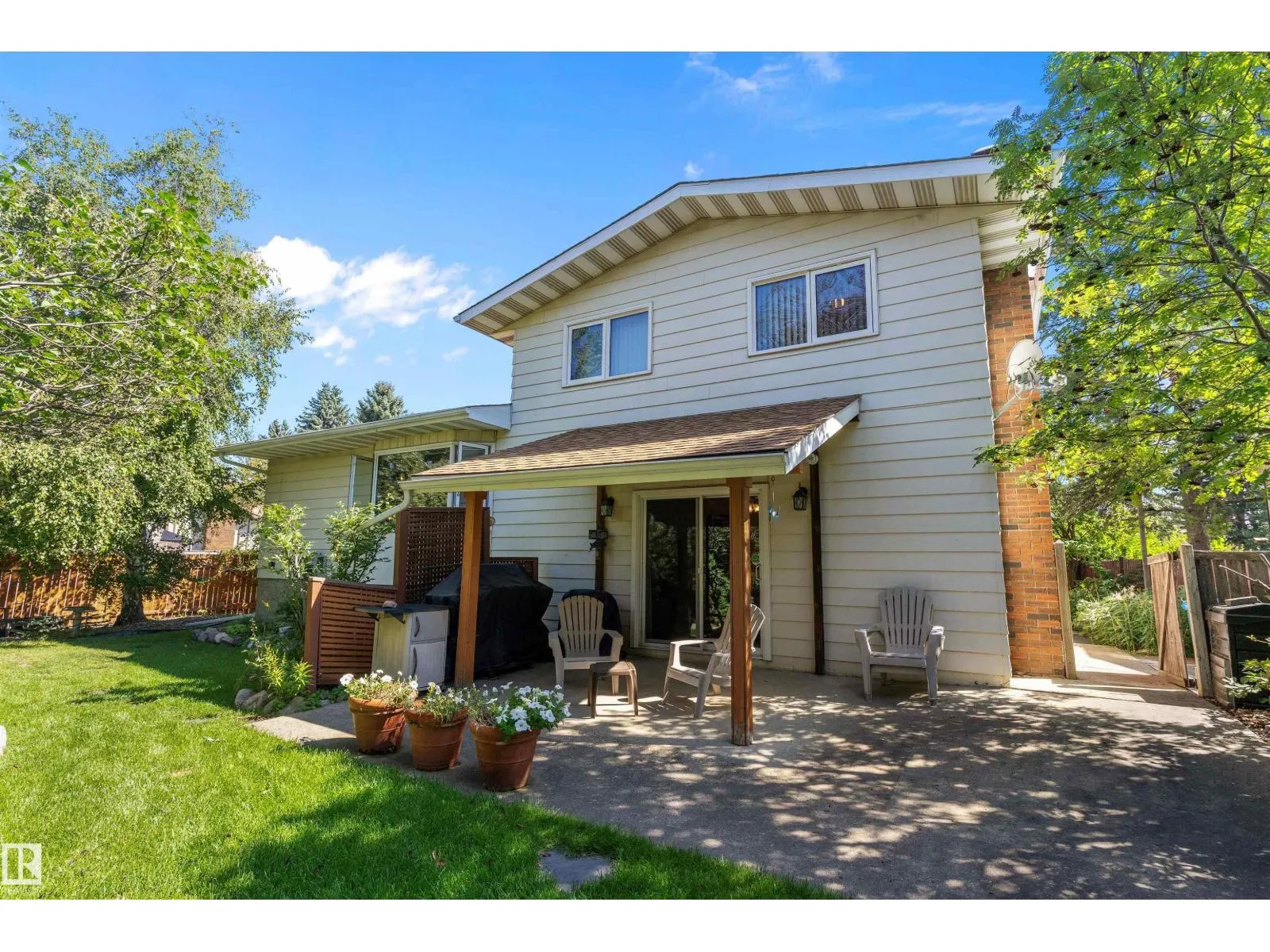 3112 109 ST NW