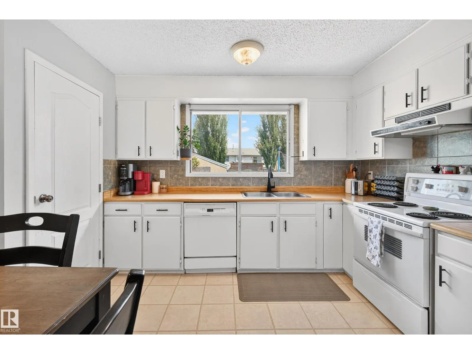 16215 102 ST NW