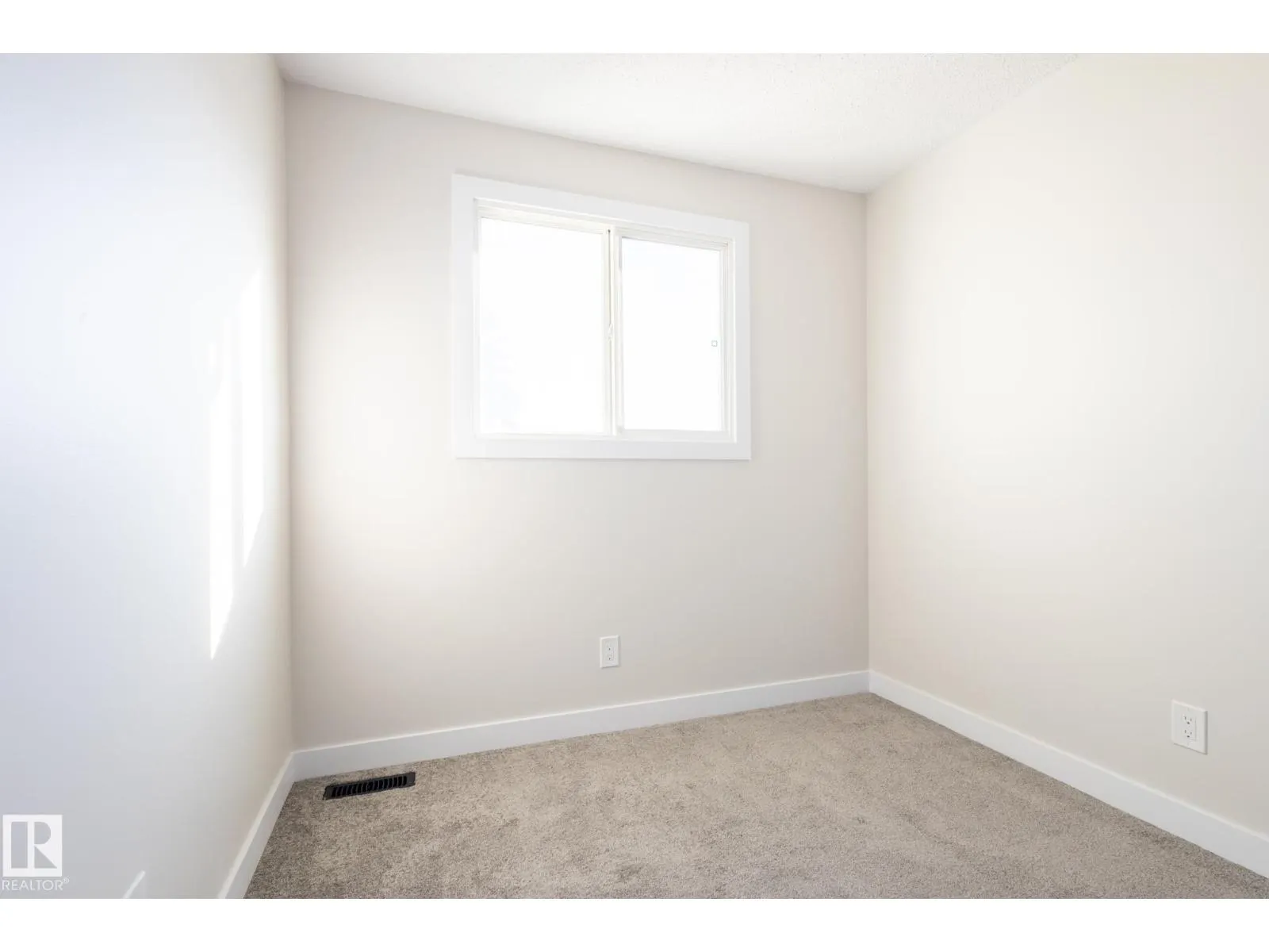 11516 139 AV NW