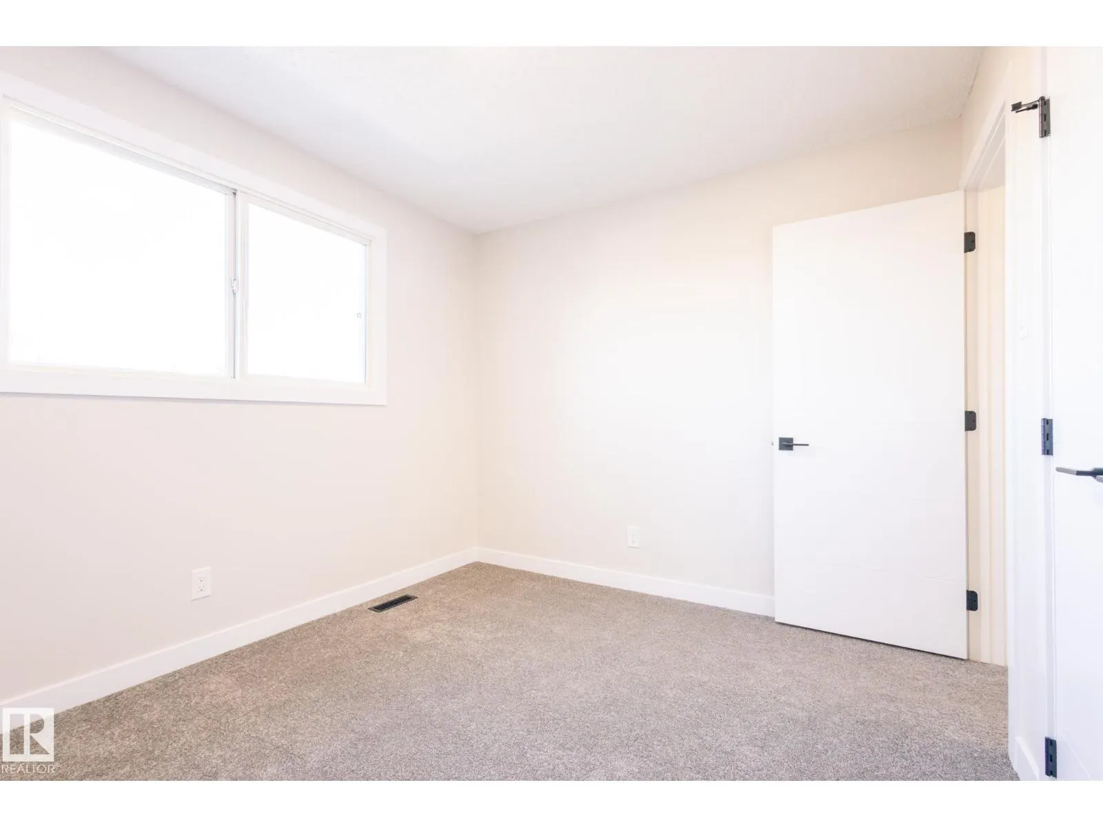 11516 139 AV NW