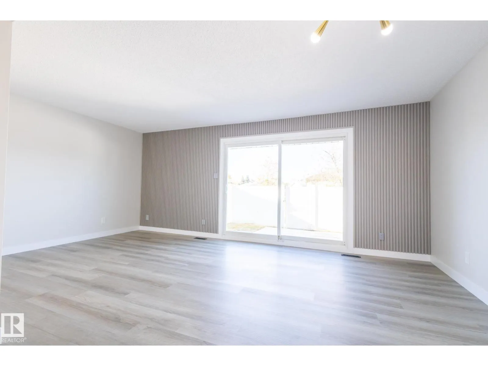 11516 139 AV NW