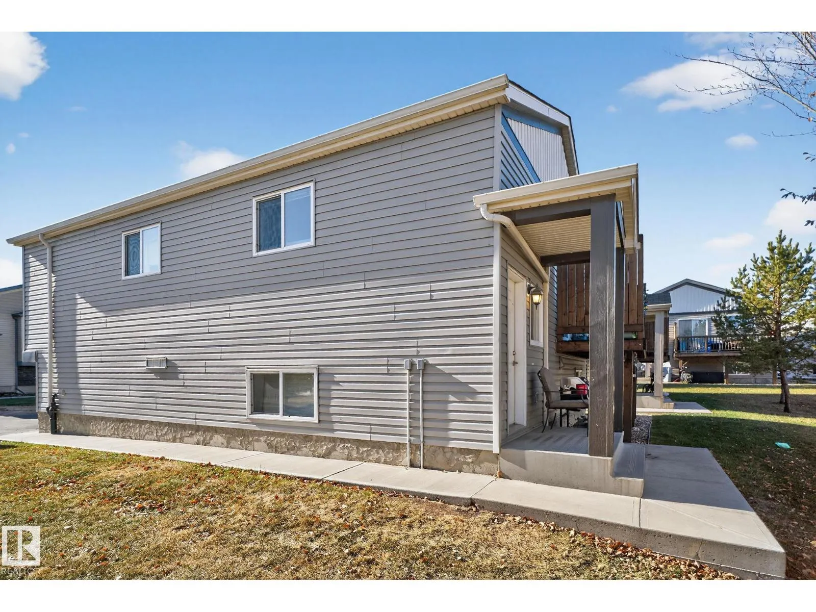 195, 142 Selkirk PL