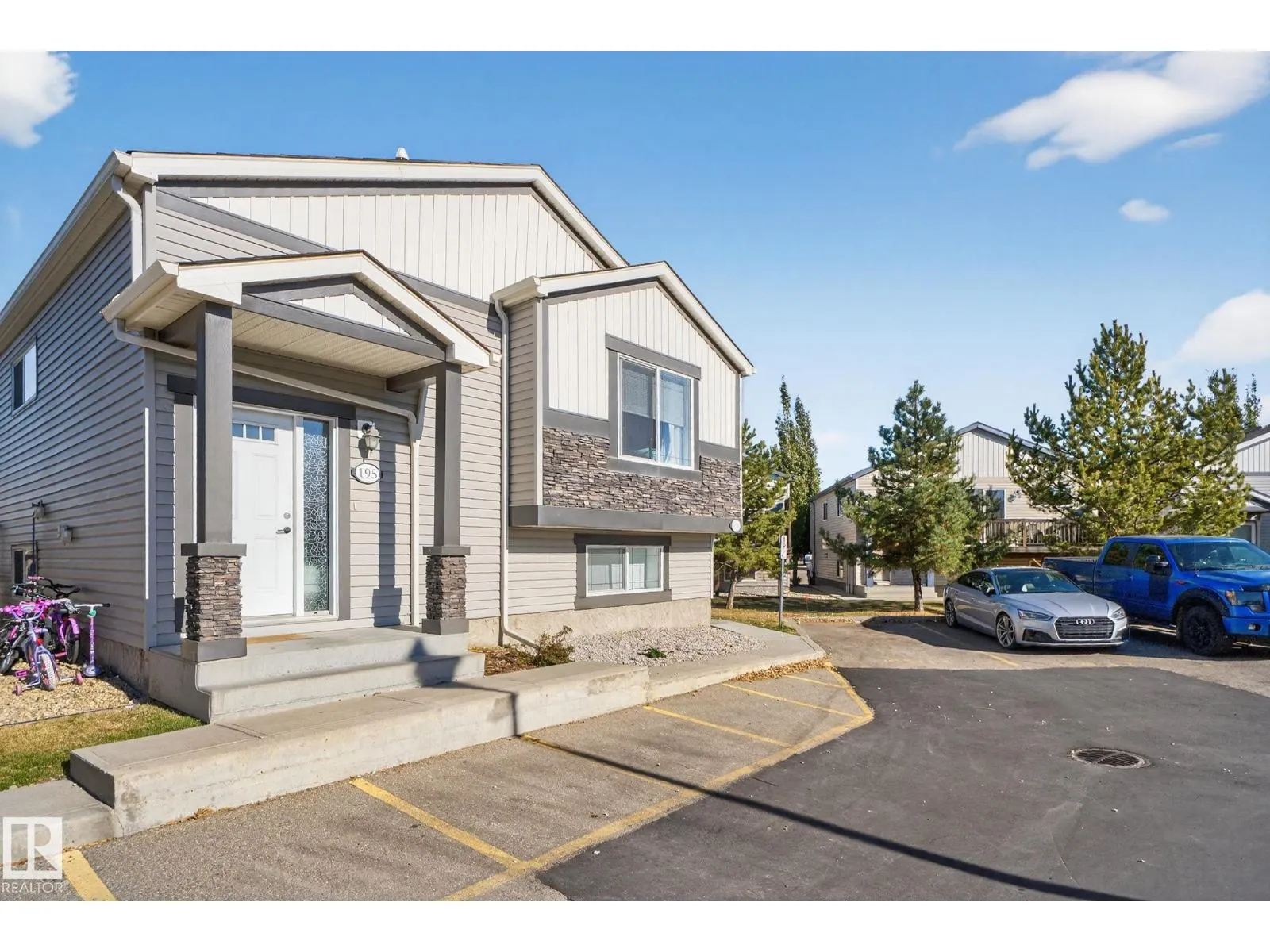 195, 142 Selkirk PL