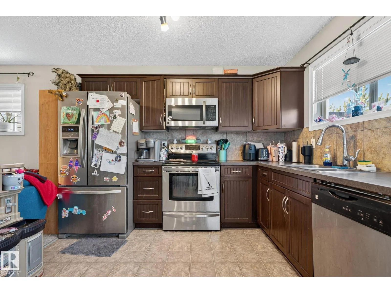 195, 142 Selkirk PL