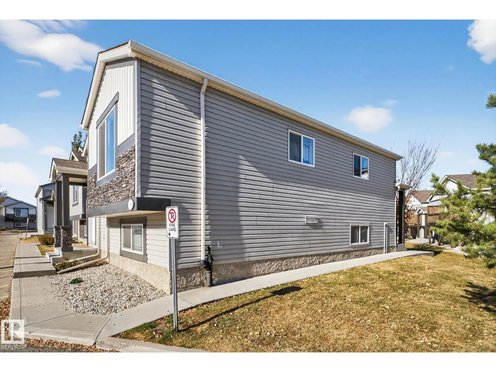 195, 142 Selkirk PL