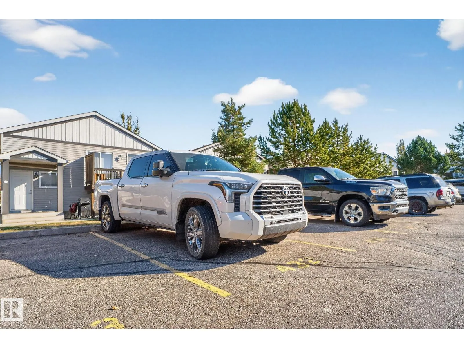 195, 142 Selkirk PL