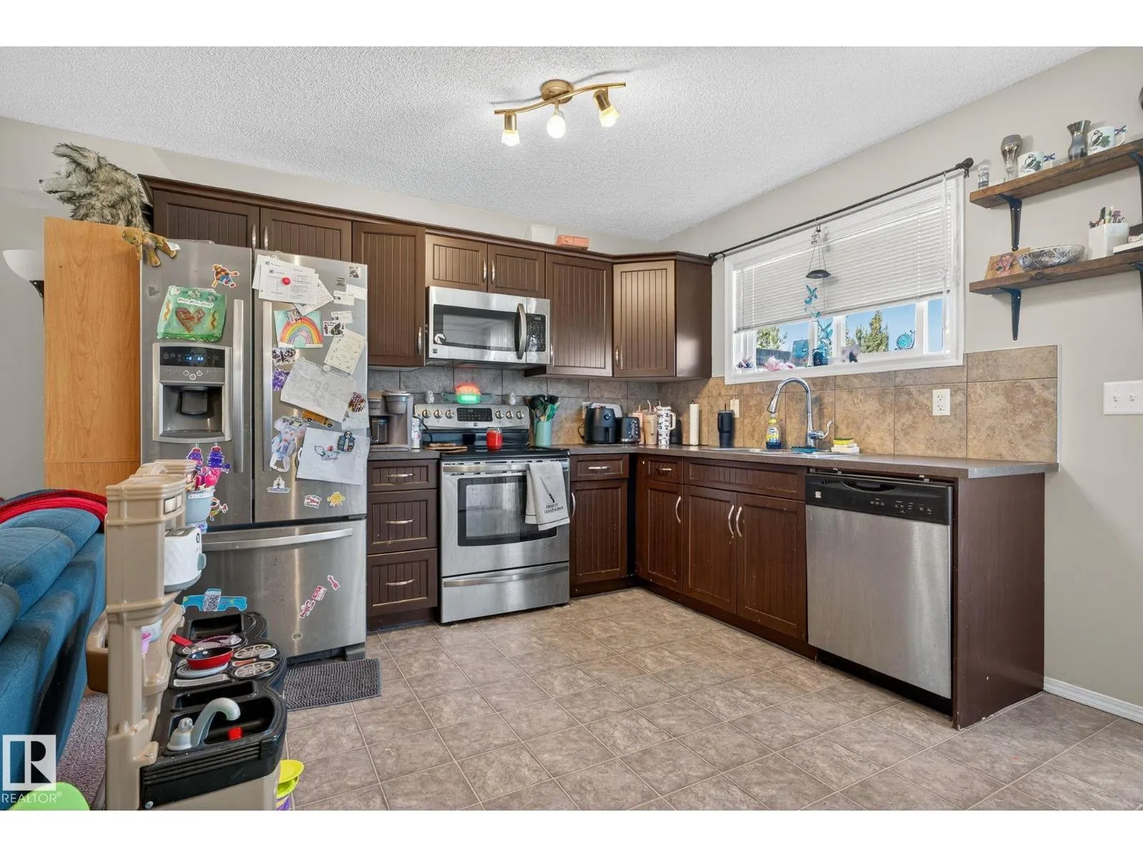 195, 142 Selkirk PL