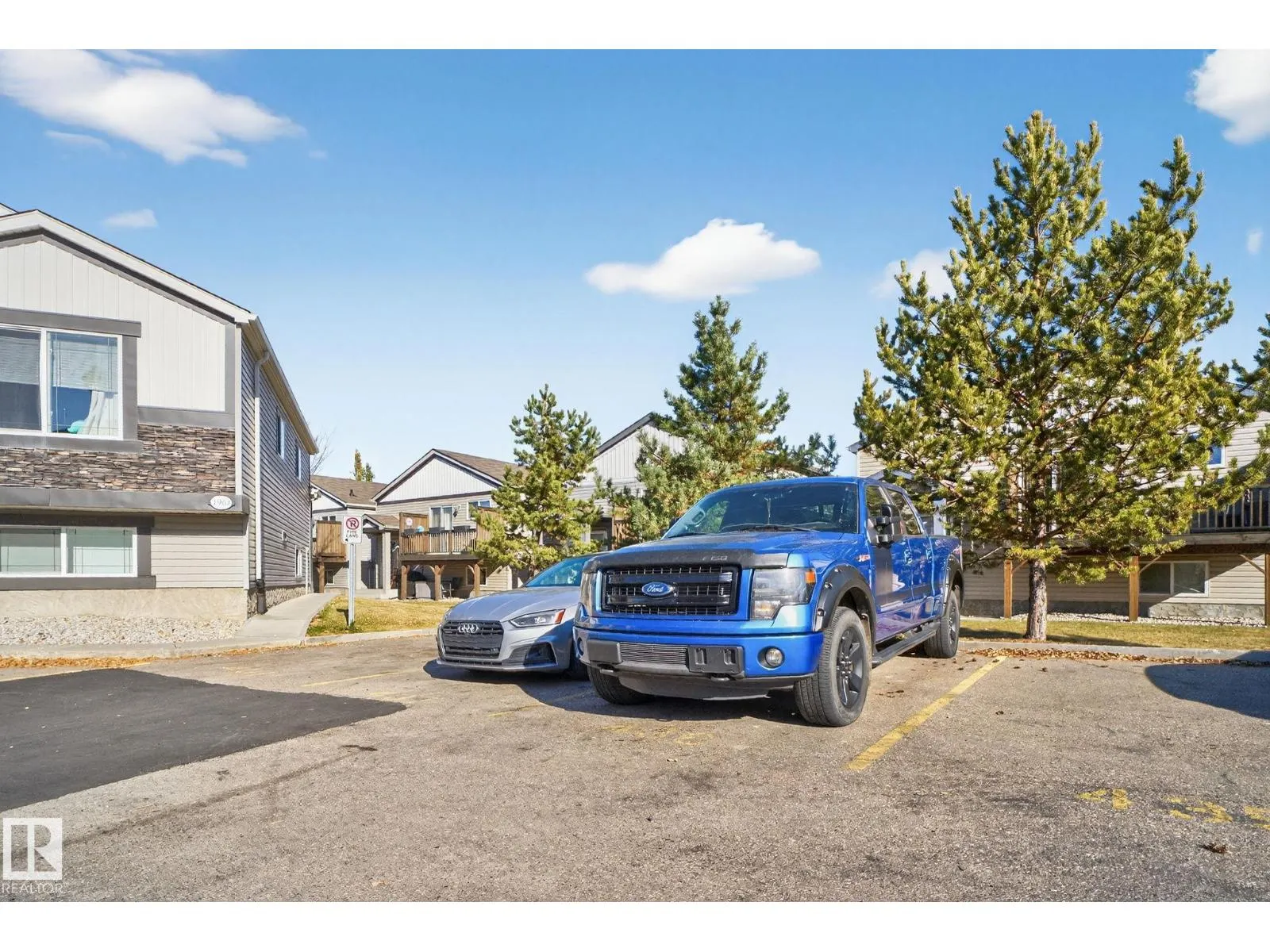 195, 142 Selkirk PL