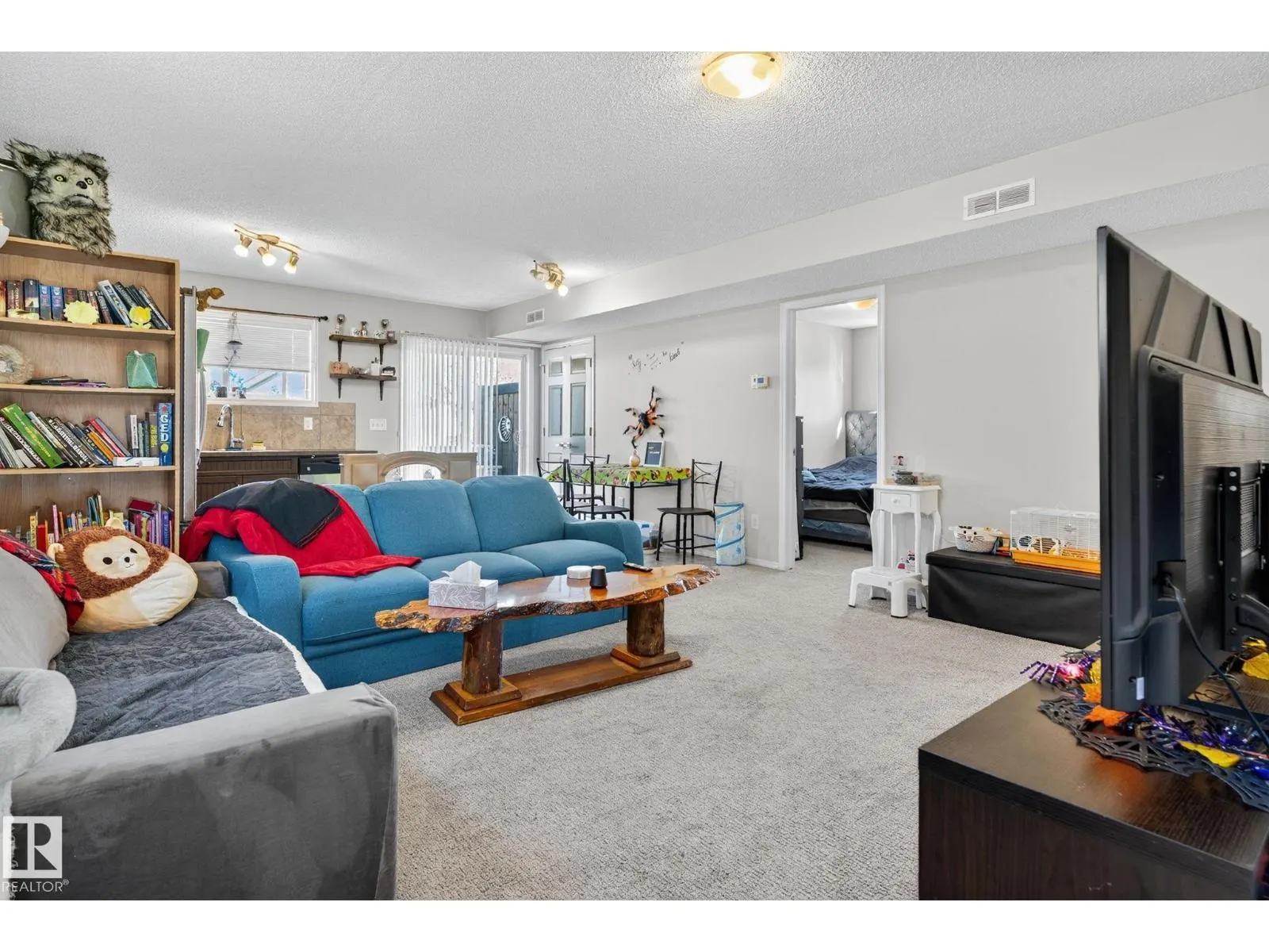 195, 142 Selkirk PL