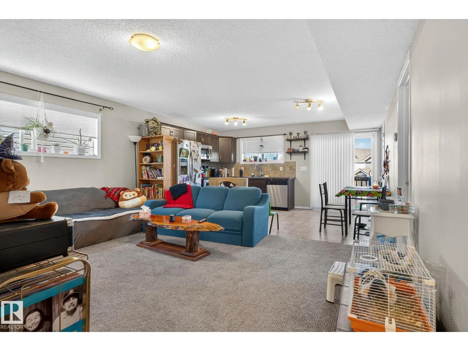195, 142 Selkirk PL