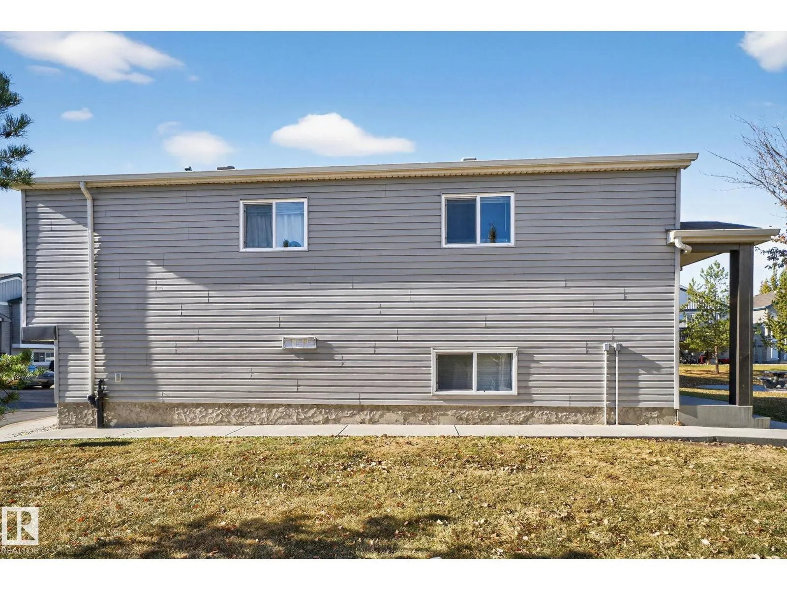 195, 142 Selkirk PL