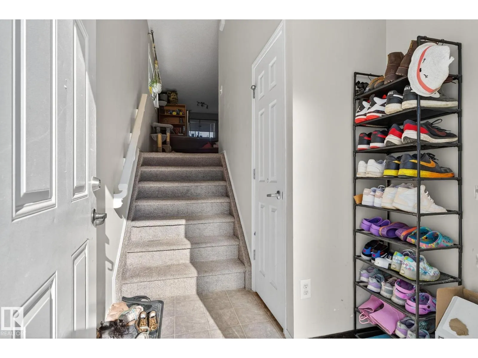 195, 142 Selkirk PL