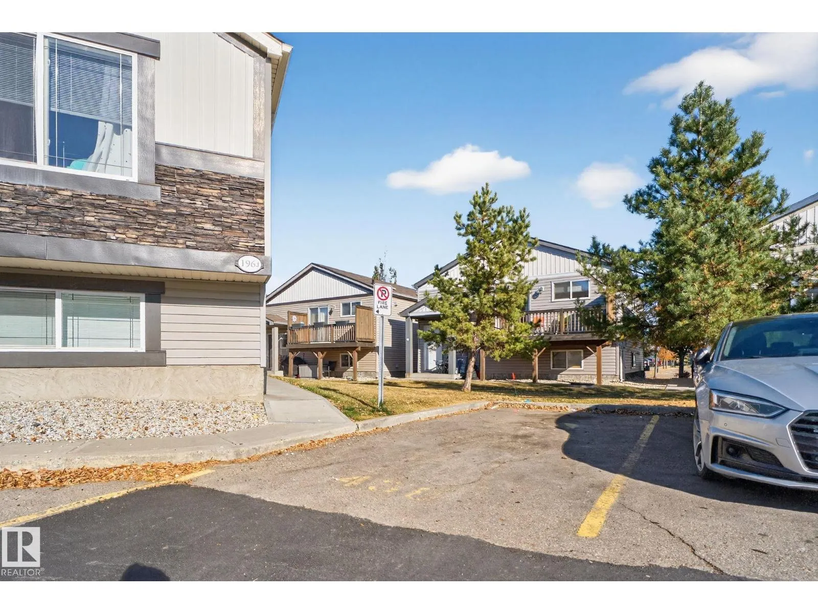 195, 142 Selkirk PL