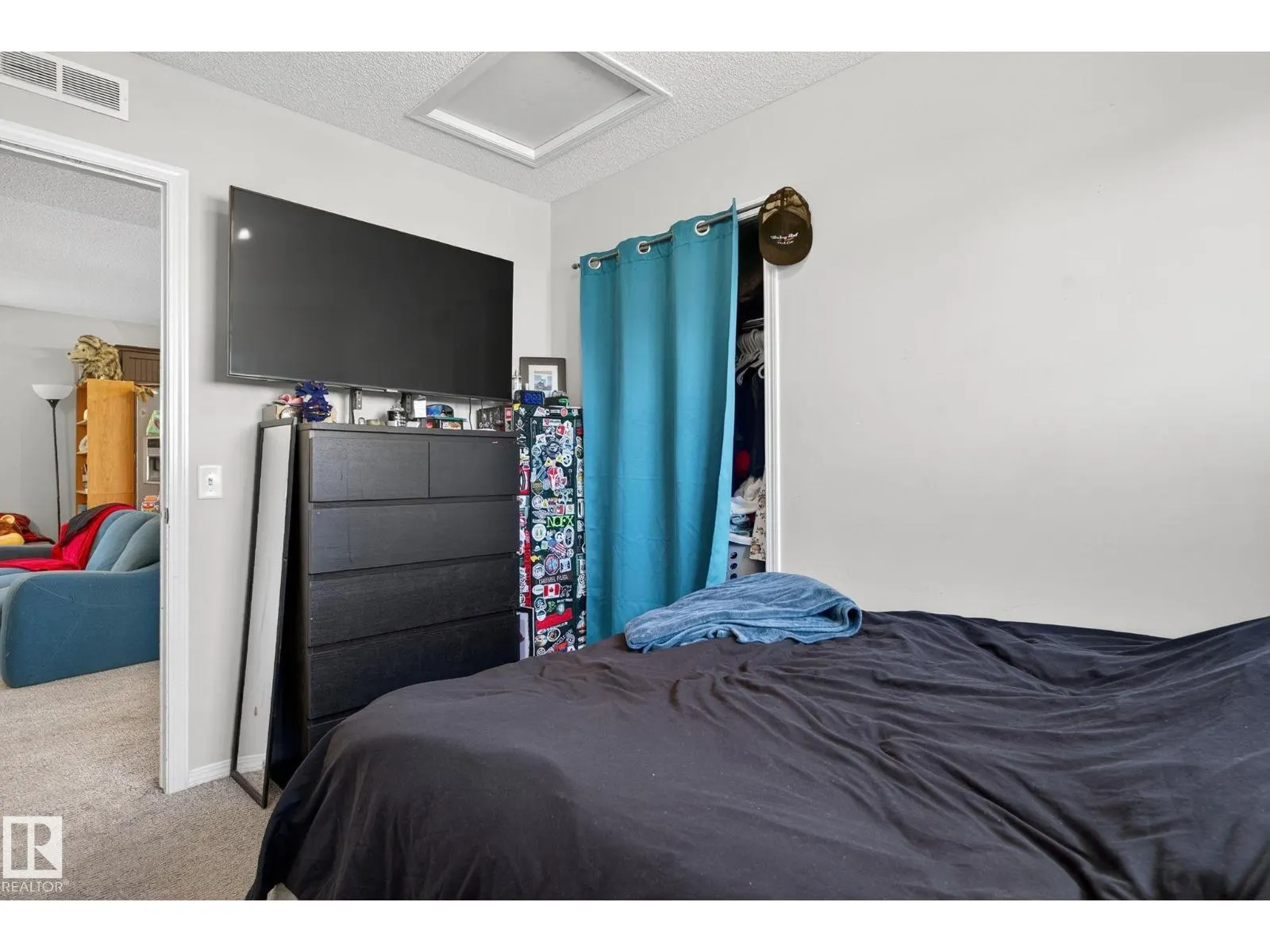 195, 142 Selkirk PL