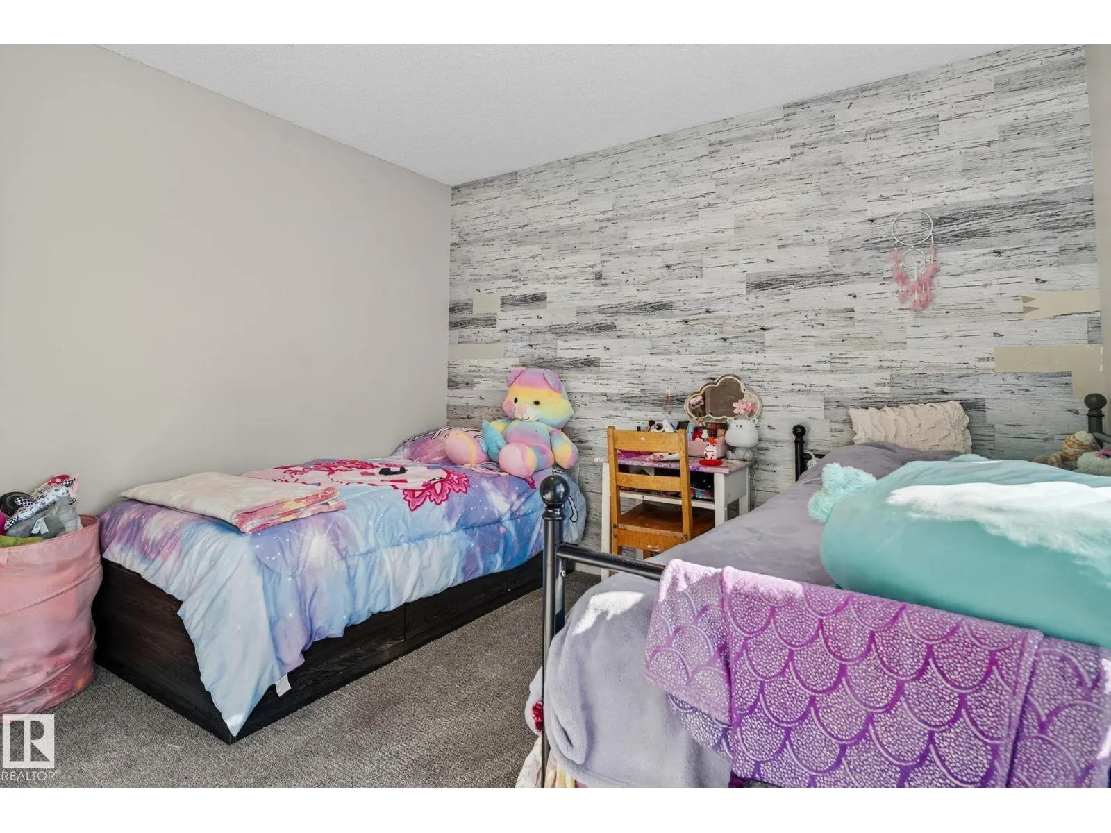 195, 142 Selkirk PL